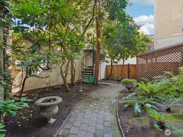 400 Boylston Avenue E 210, Seattle WA 98102