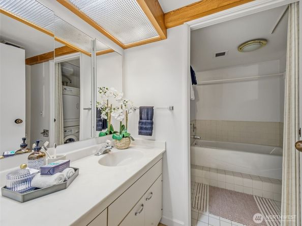 6321 Seaview Avenue NW 2, Seattle WA 98107