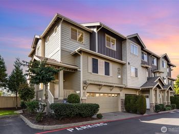 325 Chelan Place NE