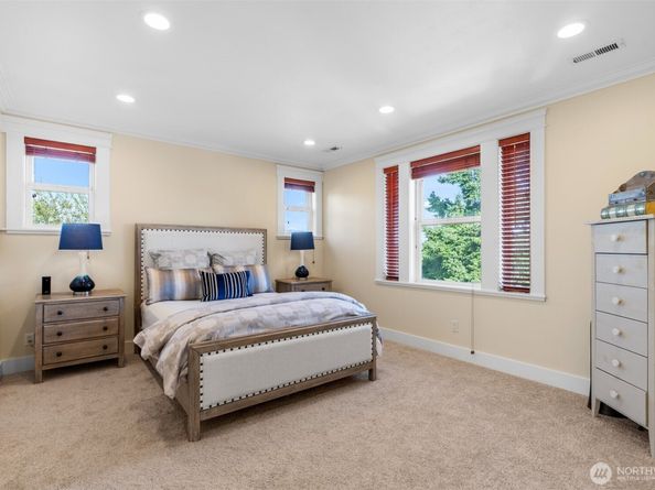 400 NE 50th Street, Seattle WA 98105