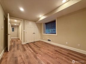 400 NE 50th Street, Seattle WA 98105