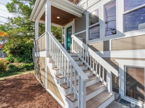 400 NE 50th Street, Seattle WA 98105