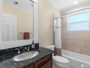 400 NE 50th Street, Seattle WA 98105