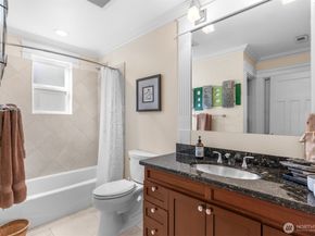 400 NE 50th Street, Seattle WA 98105