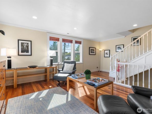 400 NE 50th Street, Seattle WA 98105