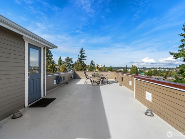 400 NE 50th Street, Seattle WA 98105