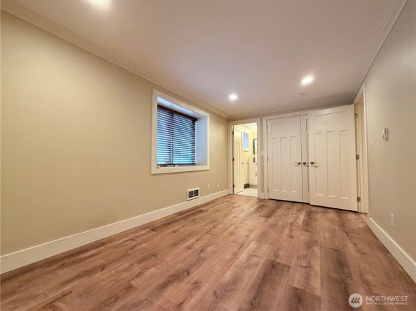 400 NE 50th Street, Seattle WA 98105