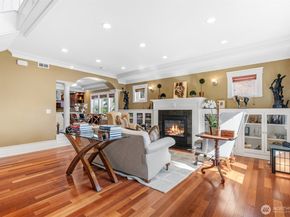 400 NE 50th Street, Seattle WA 98105