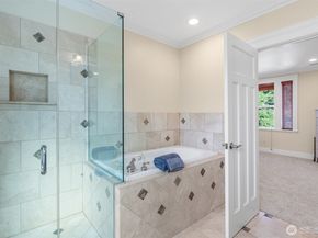 400 NE 50th Street, Seattle WA 98105