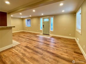 400 NE 50th Street, Seattle WA 98105