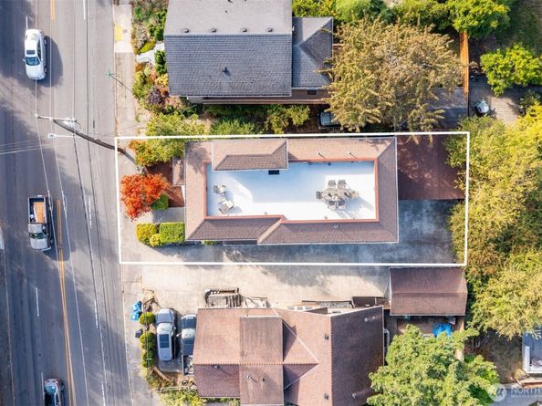 400 NE 50th Street, Seattle WA 98105