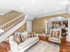 400 NE 50th Street, Seattle WA 98105
