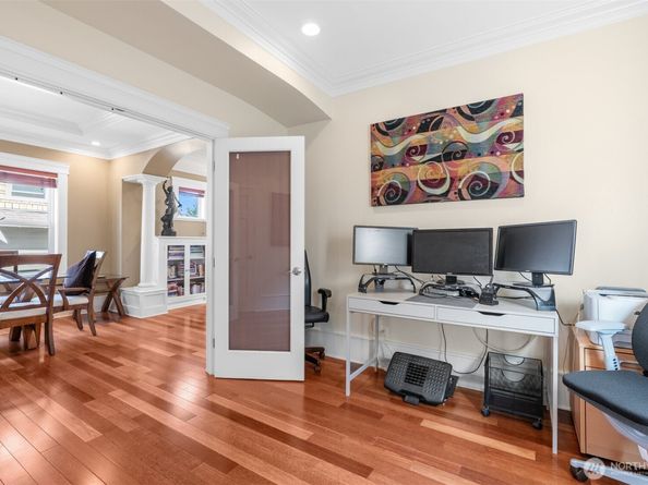 400 NE 50th Street, Seattle WA 98105