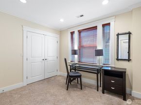 400 NE 50th Street, Seattle WA 98105