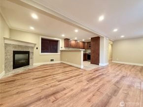 400 NE 50th Street, Seattle WA 98105