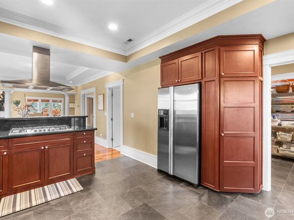 400 NE 50th Street, Seattle WA 98105