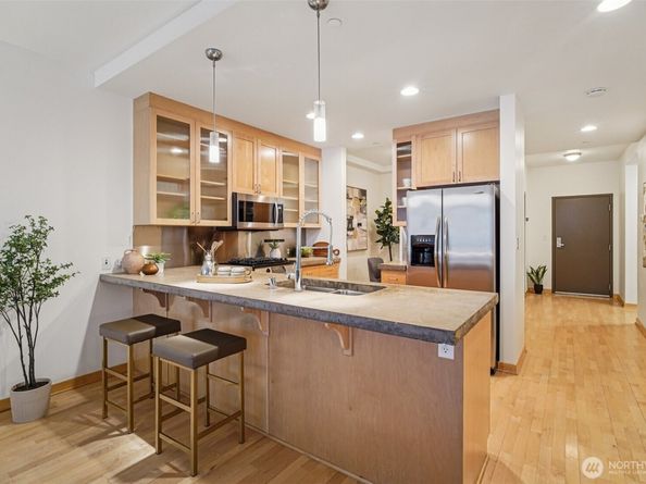2716 Elliot Avenue 301, Seattle WA 98121