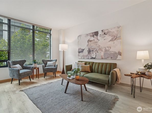 2716 Elliot Avenue 301, Seattle WA 98121