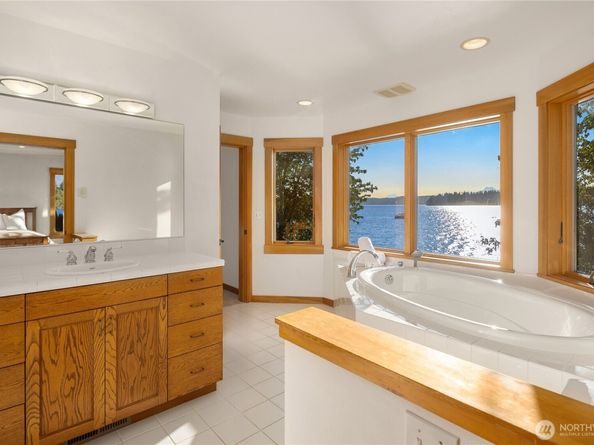 14433 Silven Avenue NE, Bainbridge Island WA 98110