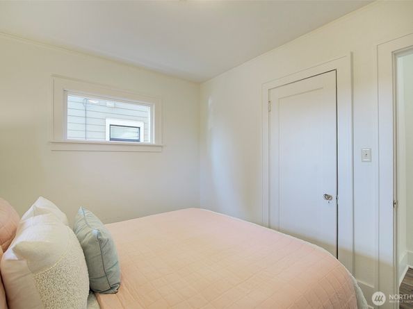 737 N 80th Street, Seattle WA 98103