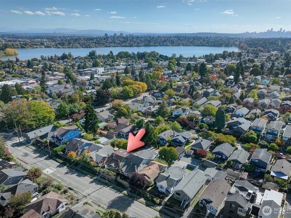 737 N 80th Street, Seattle WA 98103