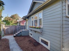 737 N 80th Street, Seattle WA 98103