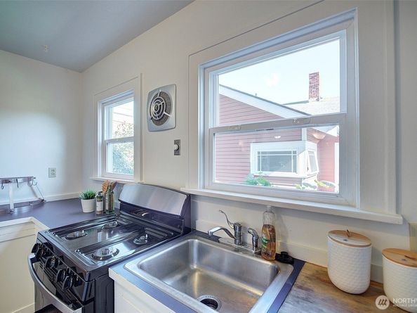 737 N 80th Street, Seattle WA 98103