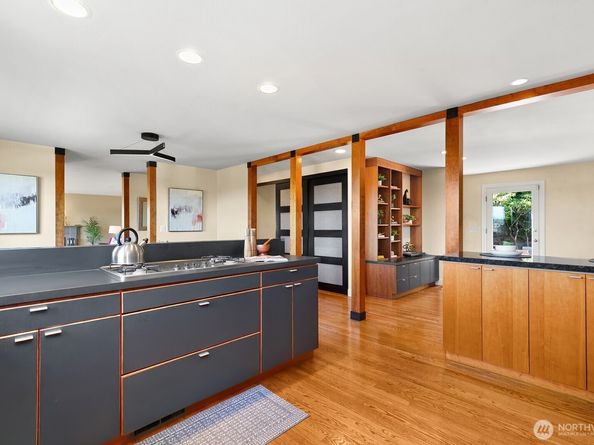 2631 38th Avenue W, Seattle WA 98199