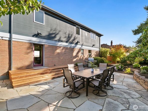 2631 38th Avenue W, Seattle WA 98199
