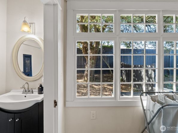 9615 57th Avenue S, Seattle WA 98118