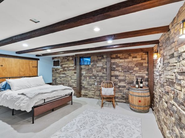 9615 57th Avenue S, Seattle WA 98118