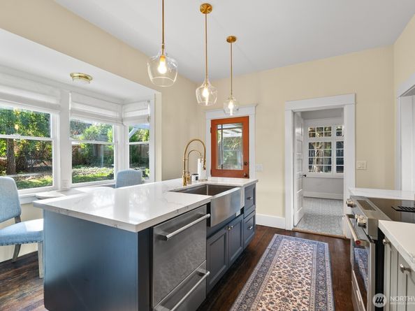 9615 57th Avenue S, Seattle WA 98118