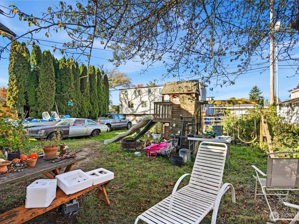 9237 18th Avenue SW, Seattle WA 98106