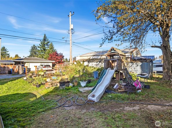 9237 18th Avenue SW, Seattle WA 98106