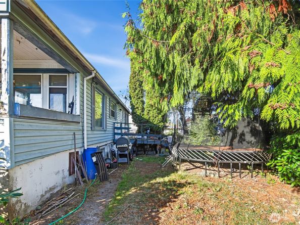 9237 18th Avenue SW, Seattle WA 98106