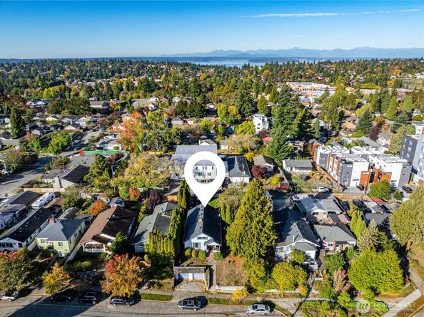 9237 18th Avenue SW, Seattle WA 98106