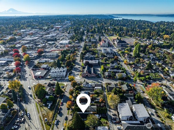9237 18th Avenue SW, Seattle WA 98106