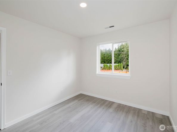 19546 23rd Avenue NE, Poulsbo WA 98370