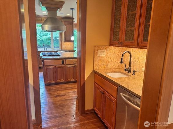 5012 112th Avenue NE, Kirkland WA 98033