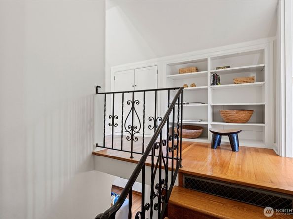 917 Broadway E, Seattle WA 98102