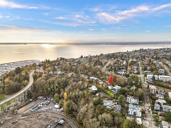 1820 W Magnolia Way W, Seattle WA 98199