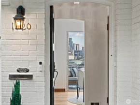 1820 W Magnolia Way W, Seattle WA 98199