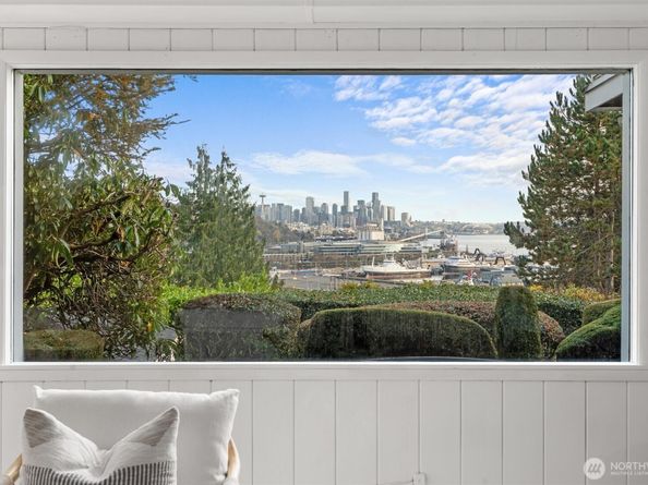 1820 W Magnolia Way W, Seattle WA 98199