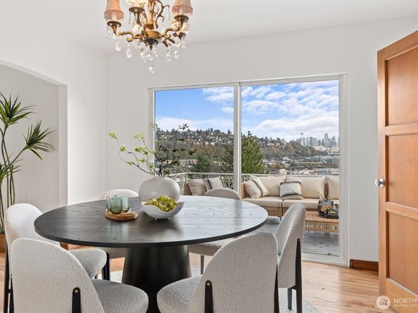 1820 W Magnolia Way W, Seattle WA 98199