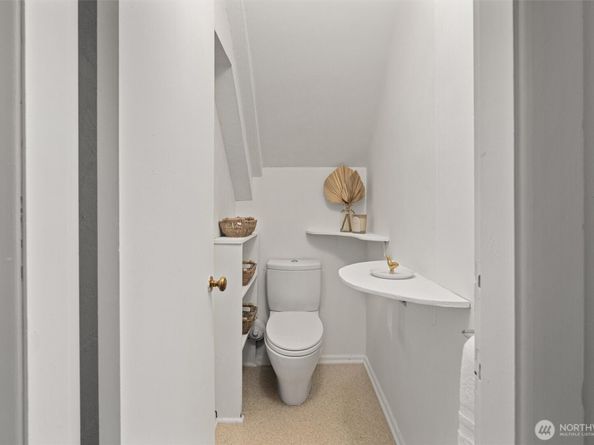 1820 W Magnolia Way W, Seattle WA 98199