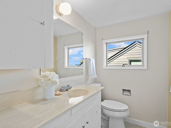 3021 37th Avenue SW, Seattle WA 98126