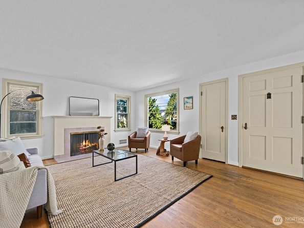 3021 37th Avenue SW, Seattle WA 98126