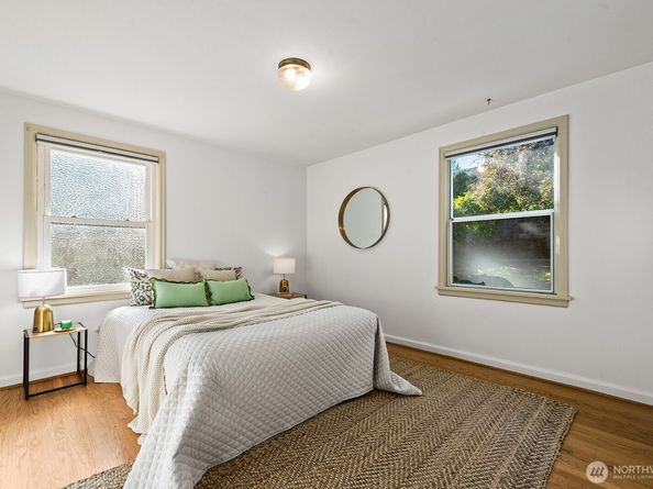 3021 37th Avenue SW, Seattle WA 98126