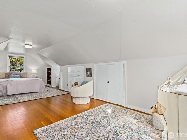 3021 37th Avenue SW, Seattle WA 98126