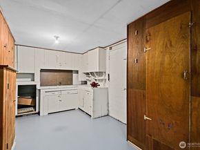 3021 37th Avenue SW, Seattle WA 98126